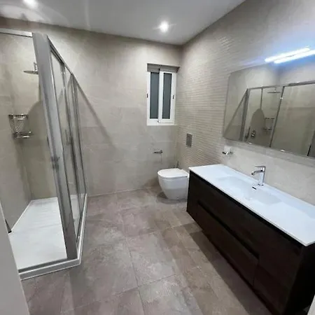 3-bedroom Modern Apartmán *